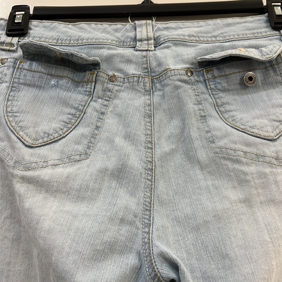 Gloria Vanderbilt ladies capris - Picture 7 of 10